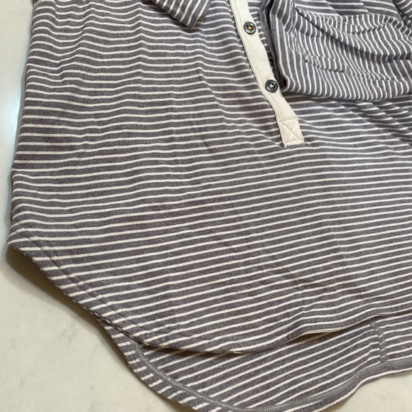 Lululemon Awesoma gray Striped Henley 6 - Picture 7 of 9